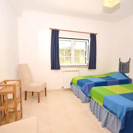 With 4 Bedrooms In With Private Pool Enclosed Garden And Wifi ヴィラ A Dos Francos