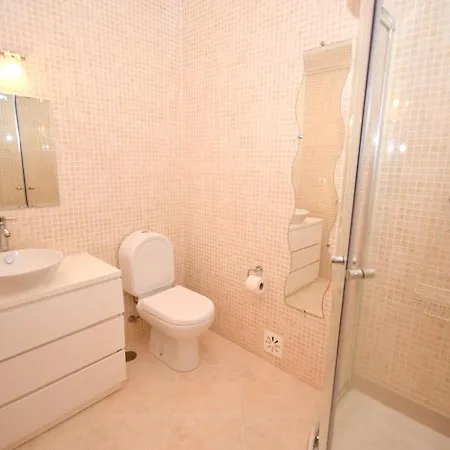 With 4 Bedrooms In With Private Pool Enclosed Garden And Wifi ヴィラ