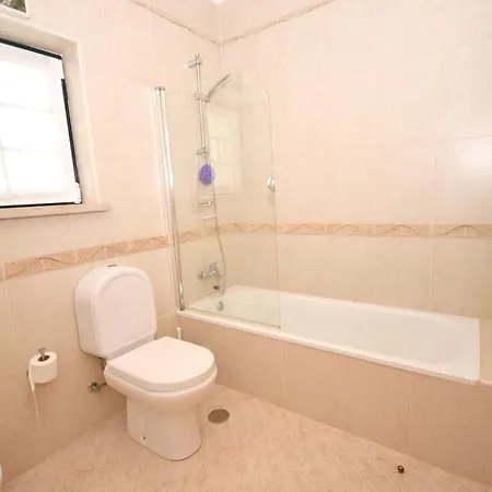 With 4 Bedrooms In With Private Pool Enclosed Garden And Wifi ヴィラ