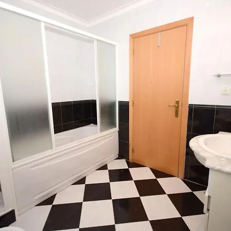 With 4 Bedrooms In With Private Pool Enclosed Garden And Wifi